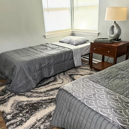 Updated Charlotte Home With Yard About 3 Mi To Uptown! Exteriör bild